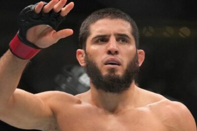 Islam-Makhachev-peut-faire-exploser-la-carrière-de-ce-combattant-selon-Daniel-Cormier