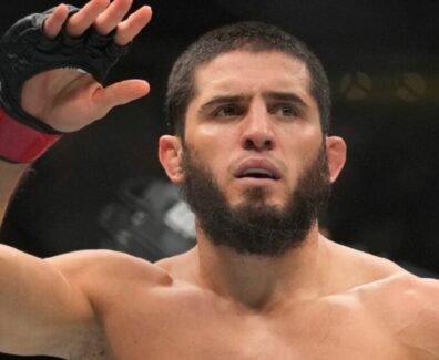Islam-Makhachev-peut-faire-exploser-la-carrière-de-ce-combattant-selon-Daniel-Cormier