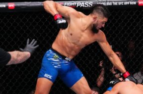 Johnny-Walker-réagit-avec-émotion-après-sa-victoire-à-l’UFC-Shanghai