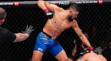 Johnny-Walker-réagit-avec-émotion-après-sa-victoire-à-l’UFC-Shanghai