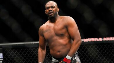 Jon-Jones-esquive-Aspinall
