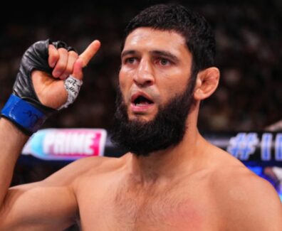 Khamzat-Chimaev-d&eacute;fend-Dricus-du-Plessis