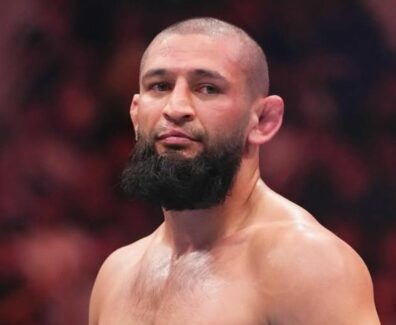 Khamzat-Chimaev-révèle-ce-qu-il-a-dit-à-Dricus-du-Plessis-et-à-son-coach-pendant-leur-combat