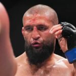 Khamzat Chimaev est devenu champion de l'UFC lors du main event de l'UFC 319 en battant Dricus du Plessis, dans un combat dont le style n'a pas fait l'unanimité.