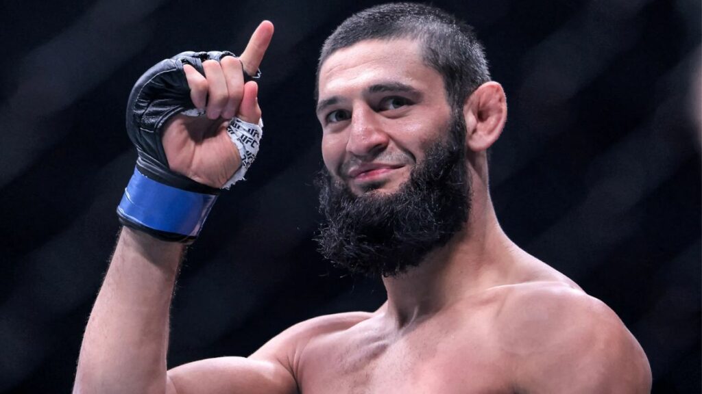 Khamzat Chimaev va affronter Dricus Du Plessis ce 16 août à Chicago, pour le titre des poids moyens. Arman Tsarukyan avoue que 'Borz' sera en forme olympique, et ce, pour une bonne raison.