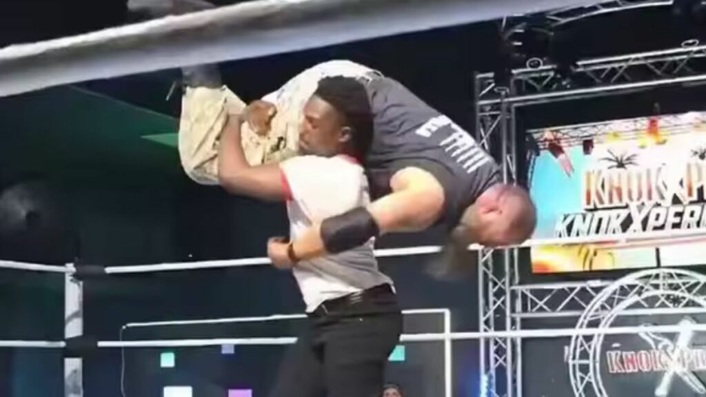 Raja Jackson, fils de l’ancien champion de l’UFC Quinton « Rampage » Jackson, a agressé un catcheur ce samedi 23 août. L’incident a été largement diffusé sur les réseaux sociaux. Retour sur l’affaire.