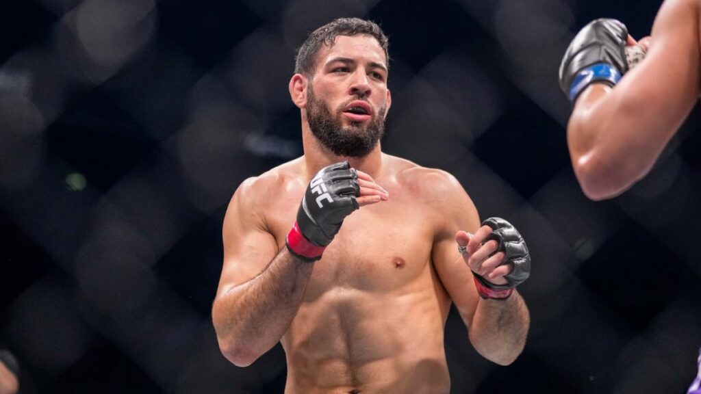 Le manager de Nassourdine Imavov révèle pourquoi il n'est plus remplacent à l'UFC 319
