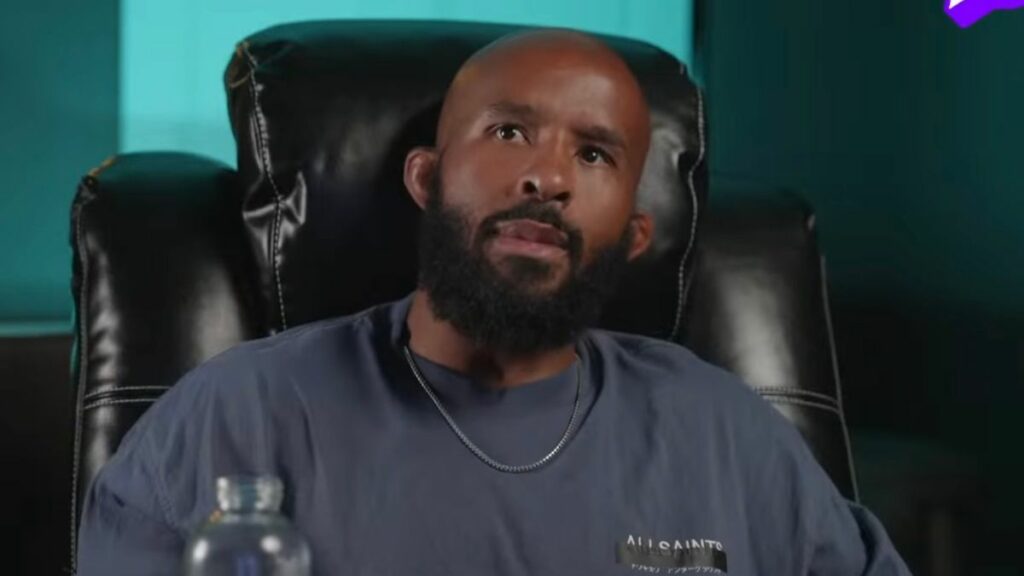 Khamzat Chimaev affrontait Dricus Du Plessis cette nuit, pour la ceinture des poids moyens à l'UFC 319. Devenu champion, le combat a fait du bruit dans le monde du MMA. Demetrious Johnson s'est exprimé.