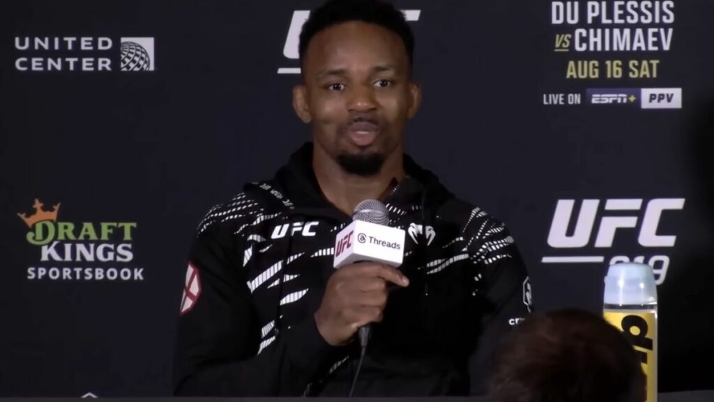 Lerone Murphy affrontait Aaron Pico à l'UFC 319 à Chicago, en co-main event. Sorti victorieux, l'Anglais s'est exprimé en conférence de presse.