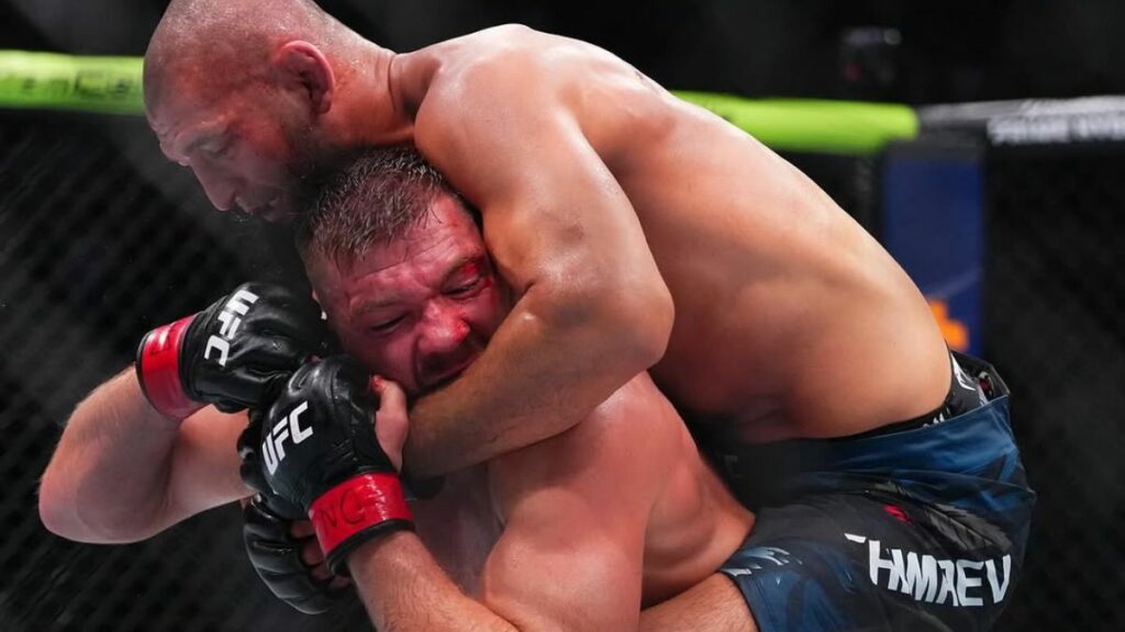 L’UFC 319 a eu lieu cette nuit, à Chicago. Avec Lerone Murphy en co-main event, ou encore la défense de titre de Du Plessis face à Khamzat Chimaev, voici les bonus de l’événement.