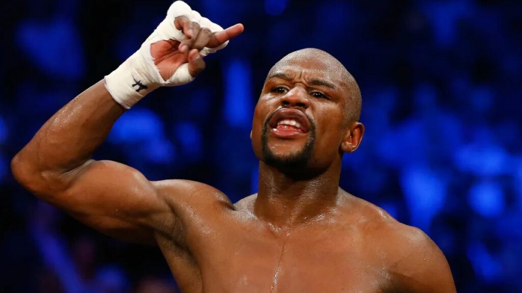 Floyd Mayweather affronte Mike Tyson en 2026, dans un combat d'exhibition. Après cela, le pugiliste invaincu pourrait faire son retour en professionnel.