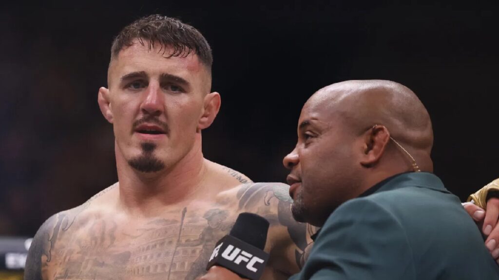 Cormier réagit à Aspinall qui divulgue leur discussion secrète