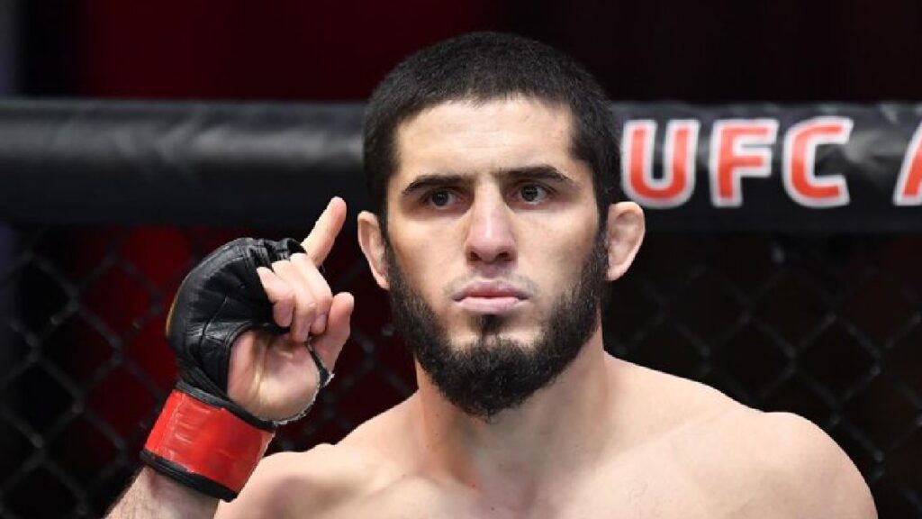 Makhachev révèle qu'il n'était qu'à 60% en poids léger