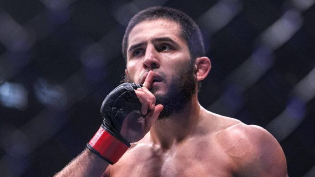 Javier Mendez impressionné par le nouveau poids et l'adaptation de Makhachev
