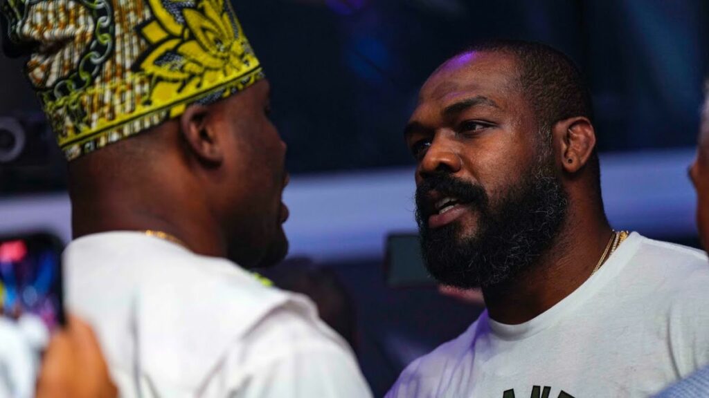 Francis Ngannou a fait fuir Jon Jones d'après ce combattant du PFL : "Il avait peur de..."