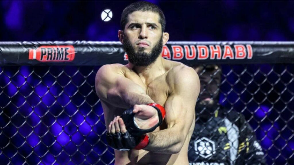 Ilia Topuria met la pression à Islam Makhachev avant son retour : "S'il gagne..."