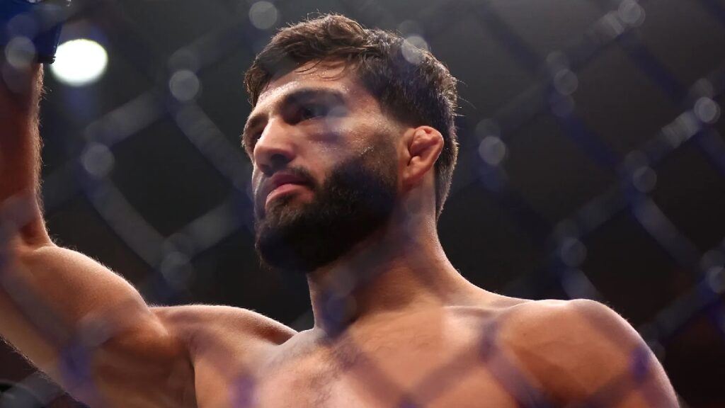 Arman Tsarukyan reconnait prendre de gros risques face à Dan Hooker