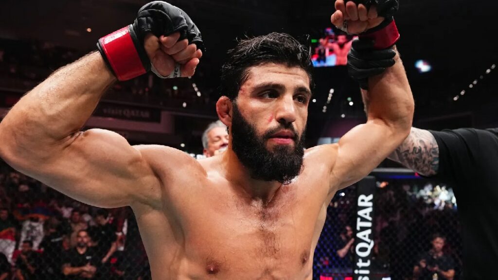 Arman Tsarukyan affirme que Topuria le fuit