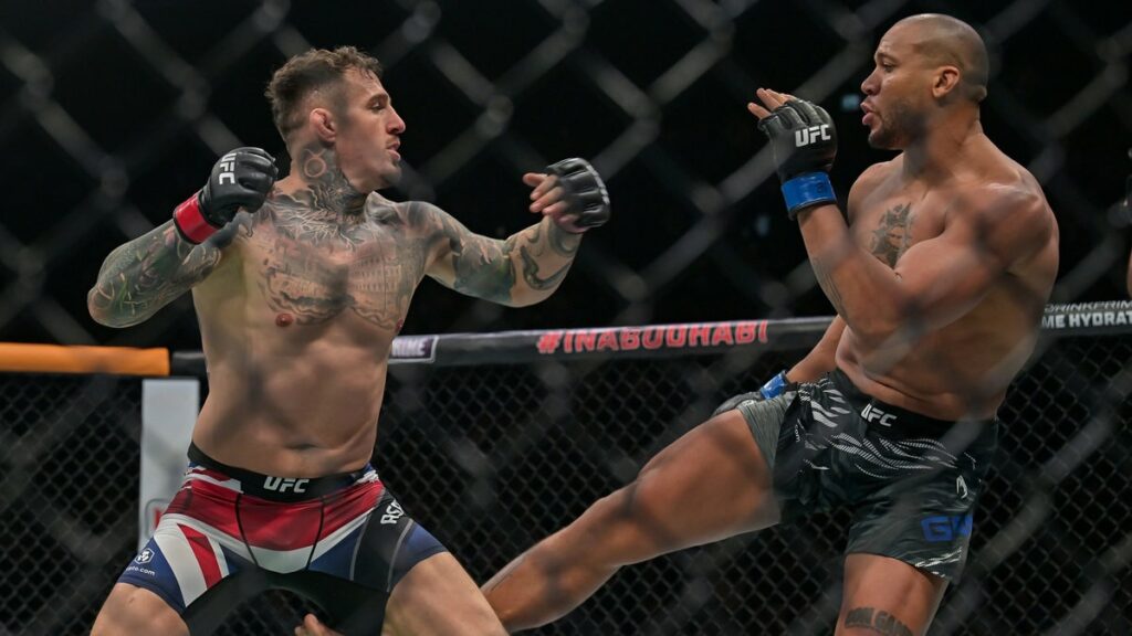 Aspinall-chambre-de-Gane-pour-Halloween-ufc