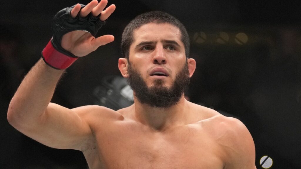 Islam Makhachev critique l'attitude de Carlos Prates en fight week