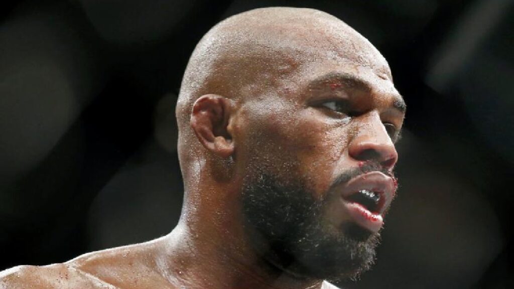 Jon Jones tacle Tom Aspinall après le eye poke