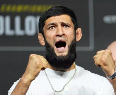 Khamzat-Chimaev-lutte-sol-Jon-Jones-vid&eacute;o-viral-ufc