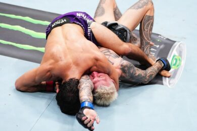 arman-tsarukyan-soumission-dan-hooker-ufc-qatar