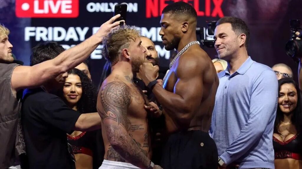 Anthony Joshua et Jake Paul s'affrontent dans un face-&agrave;-face bouillant