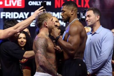Anthony Joshua et Jake Paul s&rsquo;affrontent dans un face-&agrave;-face bouillant