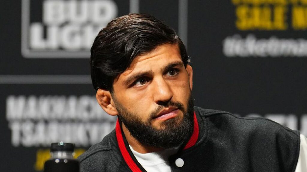 Arman Tsarukyan sera remplaçant pour l'UFC 324