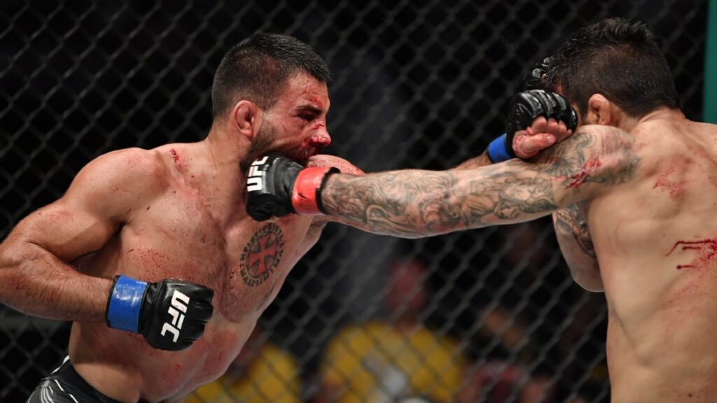 Le premier combattant ayant battu Beno&icirc;t Saint Denis coup&eacute; par l'UFC