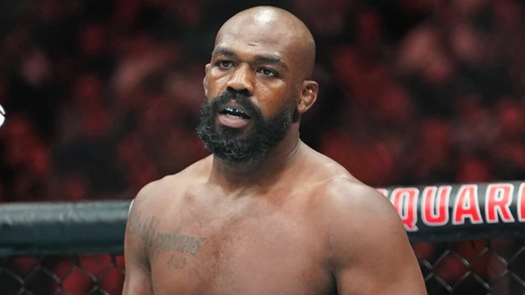 Ce combattant de l'UFC 323 pensait être la raison pour laquelle Jon Jones était parti chez les poids lourds