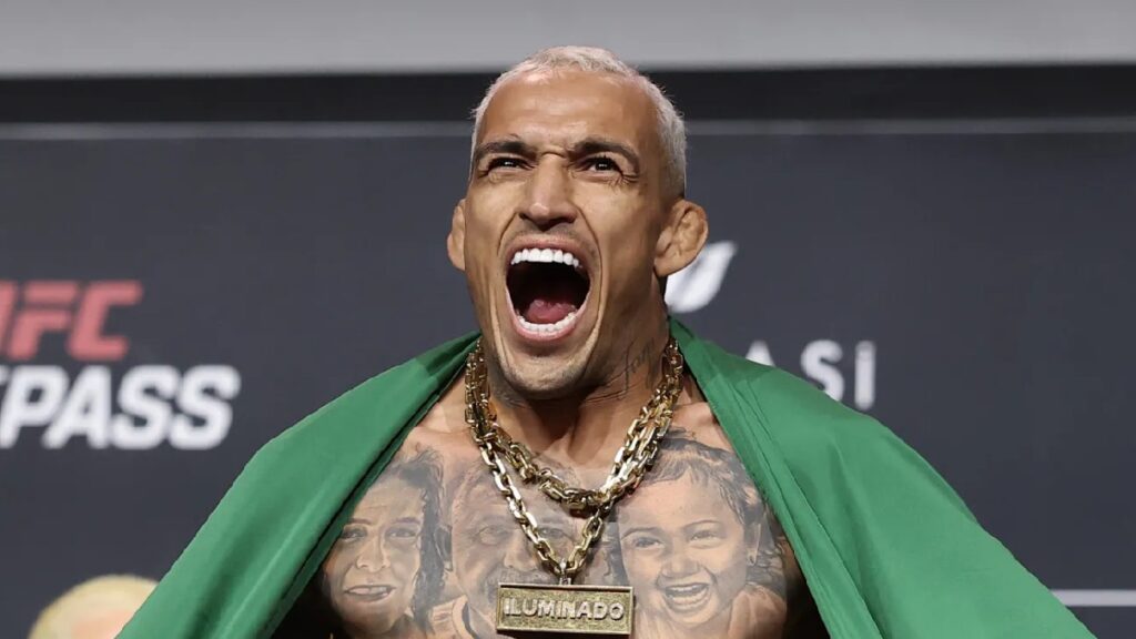 L'UFC dévoile accidentellement le prochain adversaire de Charles Oliveira