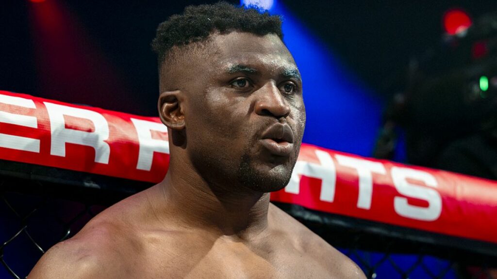 Francis Ngannou est en fin de contrat avec le PFL et vise l'UFC Maison-Blanche