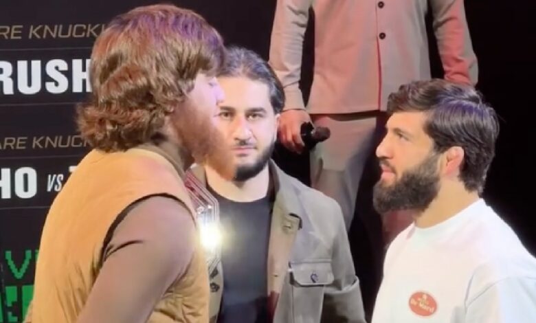 Sharaputdin-Magomedov-grappling-Arman-Tsarukyan-hype-mma