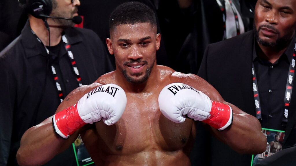 anthony-joshua-reaction-victoire-jake-paul-boxe