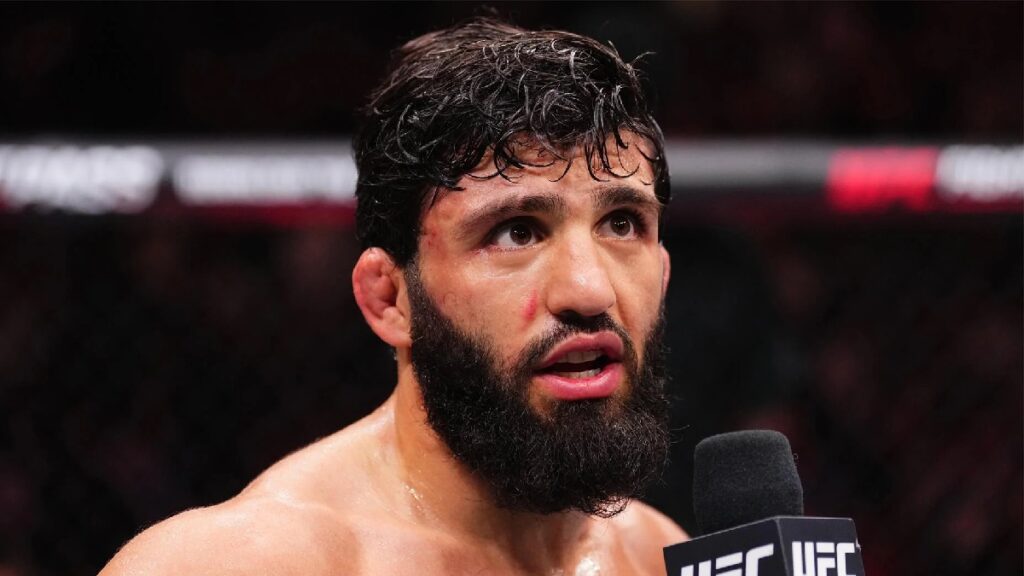 Arman Tsarukyan s&rsquo;excuse aupr&egrave;s de Dana White apr&egrave;s avoir &eacute;t&eacute; &eacute;cart&eacute; du titre