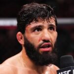 Arman Tsarukyan s’adresse directement à Dana White après avoir été écarté du titre Arman Tsarukyan s’excuse auprès de Dana White après avoir été écarté du titre