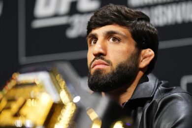 Daniel-Cormier-analyse-exclusion-titre-poids-l&eacute;ger-Arman-Tsarukyan-silence-&eacute;trange-ufc