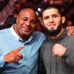 Islam Makhachev donne son analyse sur un combat en lutte entre Jon Jones et Daniel Cormier