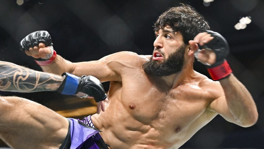 arman-tsarukyan-tom-hardy-combat-grappling