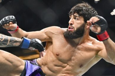 arman-tsarukyan-tom-hardy-combat-grappling