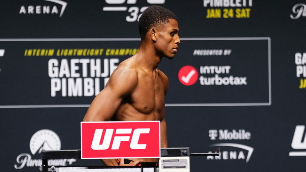frayeur-UFC-324-combattant-effondre-pes&eacute;e