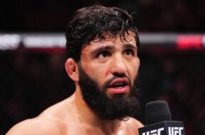 Arman-Tsarukyan-grappling-retour-Zabit-Magomedsharipov