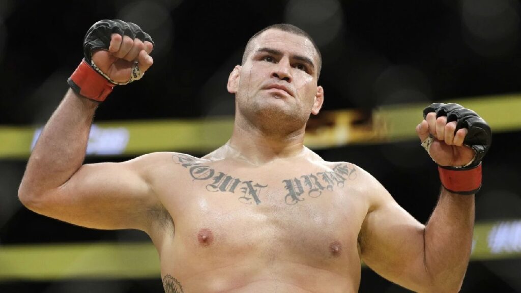 Cain Velasquez annonce sa sortie de prison après plus de 300 jours derrière les barreaux