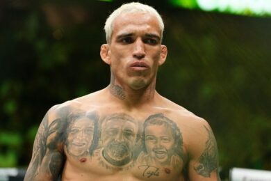 Charles-Oliveira-avantage-sur-Max-Holloway