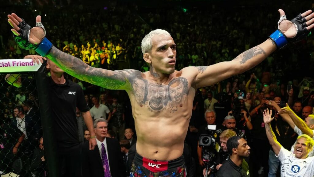 Dix ans apr&egrave;s, Charles Oliveira annonce une version transform&eacute;e avant de retrouver Max Holloway