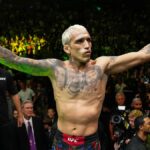 Dix ans apr&egrave;s, Charles Oliveira annonce une version transform&eacute;e avant de retrouver Max Holloway