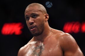 Ciryl-Gane-dans-le-viseur-de-Cortes-Acosta