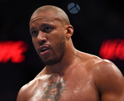 Ciryl-Gane-dans-le-viseur-de-Cortes-Acosta